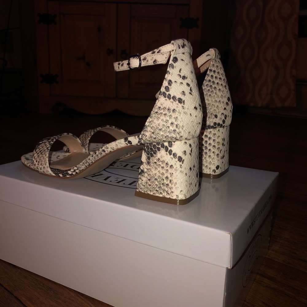 NWT Steve Madden Snakeskin Sandal Heel - Picture 5 of 6